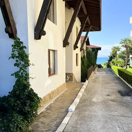 Apartman First Line In Next To Marina Complex