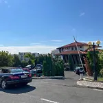 First Line In Next To Marina Complex Apartman